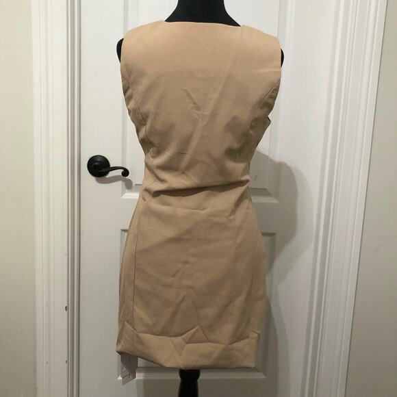 Commense Women's Sheath‎ Dress Size Medium Beige V-Neck Knee Length Pullover - Picture 8 of 8